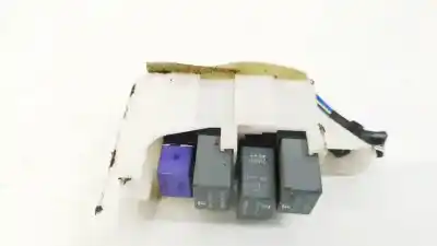 Peça sobressalente para automóvel em segunda mão caixa de fusíveis e relés por skoda octavia ii combi (1z5) 1.6 tdi 4x4 referências oem iam 