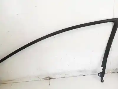 Peça sobressalente para automóvel em segunda mão plásticos por skoda octavia ii combi (1z5) 1.6 tdi 4x4 referências oem iam 6766305010