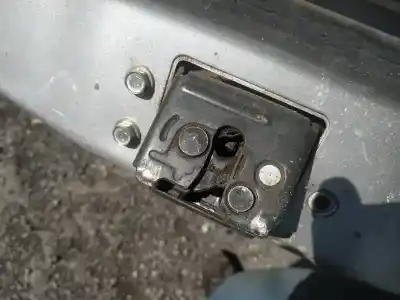 Second-hand car spare part trunk lock for toyota avensis wagon (t25) 2.0 d-4d executive oem iam references 