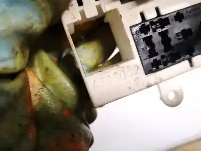 Second-hand car spare part fuse box unit for saab 9-5 (ys3e) 2.3 t oem iam references 4230082  