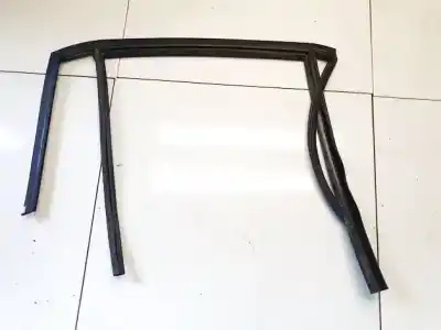 Recambio de automóvil de segunda mano de GOMAS CONTORNO PUERTA - TRASERO DERECHO para BMW 1502-2002 (E10) 1802 referencias OEM IAM 51332990320  