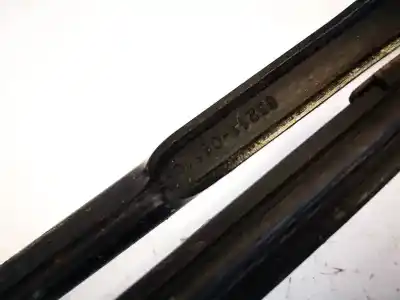 Second-hand car spare part left front windshield wiper arm for toyota corolla (e12) 2.0 d-4d sol berlina oem iam references 8521102110  85211-02110