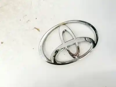 Pezzo di ricambio per auto di seconda mano EMBLEMA per TOYOTA YARIS, 1999.04 - 2003.03 1.0 16V 50KW 1999.04 - 2005.09 Riferimenti OEM IAM   