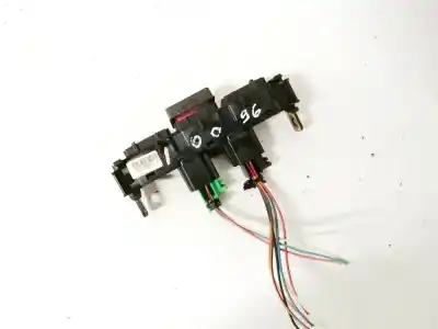 Peça sobressalente para automóvel em segunda mão interruptor 4 piscas - emergência por renault 19 ii (b/c53_) 1.4 (b/c532) referências oem iam 1x43138302ad