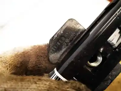 Автозапчасти б/у крюк для ремня передний правый за skoda superb ii (3t4) 1.6 tdi ссылки oem iam 8e0857833a  