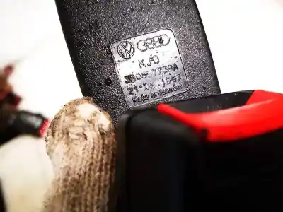 Peça sobressalente para automóvel em segunda mão chicote / encaixe cinto segurança traseiro central por volkswagen passat variant (3b5) 1.9 tdi referências oem iam 3b0857739a  