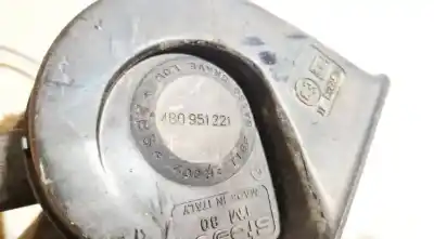 Автозапчастина б/у ріг для audi a4 b6 avant (8e5) 2.5 tdi quattro посилання на oem iam 4b0951221  