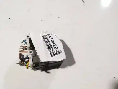 Pezzo di ricambio per auto di seconda mano scatola relè/fusibili per opel corsa a fastback (s83) 1.2 i (f08, m08, f68, m68) riferimenti oem iam 