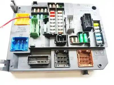 Pièce détachée automobile d'occasion boîtes à fusibles pour citroen c4 picasso ii 1.6 bluehdi 120 références oem iam a2c53383165