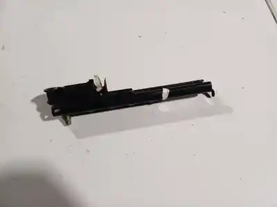 Автозапчастина б/у передній правий гачок для nissan bluebird hatchback (t72, t12) 1.6 посилання на oem iam 