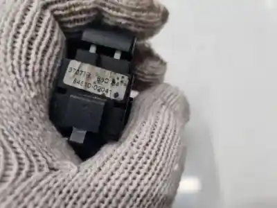 Second-hand car spare part left front power window switch for toyota corolla (e12) 2.0 d-4d sol berlina oem iam references 8481002041  84810-02041