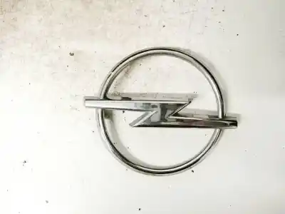 Pezzo di ricambio per auto di seconda mano EMBLEMA per OPEL ASTRA, G 1998.09 - 2004.12 2.0 DTI 16V 74KW 1999.08 - 2005.01 Riferimenti OEM IAM 90587102  