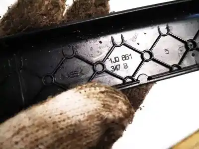 Автозапчасти б/у пластик за volkswagen passat variant (3b5) 1.9 tdi ссылки oem iam 1j0881347b  