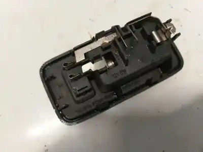 Second-hand car spare part interior light for toyota corolla (e12) 2.0 d-4d sol berlina oem iam references 8125005010  81250-05010