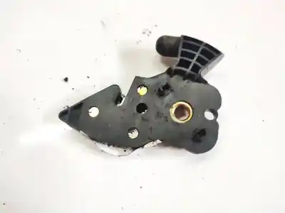 Tweedehands auto-onderdeel KUNSTSTOFFEN voor RENAULT LAGUNA, II 2001.03 - 2006.05 1.9 DCI 74KW 2001.10 - 2006.05 OEM IAM-referenties 8200001824  