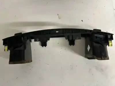 Recambio de automóvil de segunda mano de Rejilla Aireadora - 
Moldura protectora de la rejilla de ventilación lateral del panel para TOYOTA COROLLA SEDÁN (_E12_) 1.4 VVT-I (ZZE120_) referencias OEM IAM 8225  