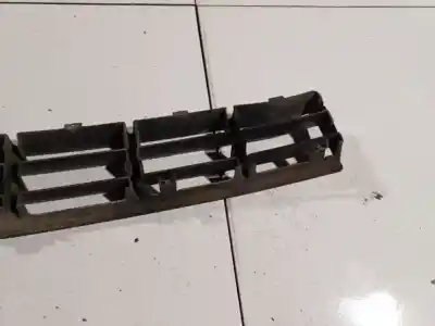 Pezzo di ricambio per auto di seconda mano griglia centrale paraurti per volkswagen golf iv (1j1) 1.9 sdi riferimenti oem iam 1j0853677d  1j0 853 677 d
