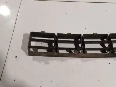 Pezzo di ricambio per auto di seconda mano griglia centrale paraurti per volkswagen golf iv (1j1) 1.9 sdi riferimenti oem iam 1j0853677d  1j0 853 677 d