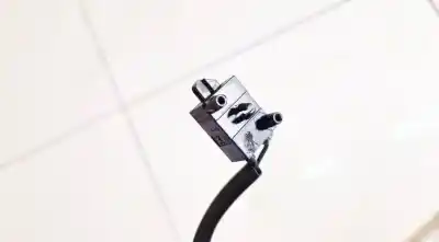 Peça sobressalente para automóvel em segunda mão sensor por peugeot 307 (3a/c) 1.6 hdi referências oem iam   