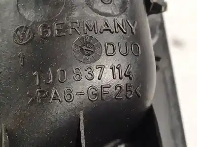 Gebrauchtes Autoersatzteil innerhalb des vorderen rechten griffs zum volkswagen golf iv (1j1) 1.9 sdi oem-iam-referenzen 1j0837114  1j0 837 114