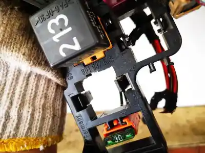Second-hand car spare part fuse box unit for audi a4 avant (b5) 1.8 oem iam references 8d1937545  
