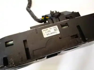 Peça sobressalente para automóvel em segunda mão botão / interruptor elevador vidro dianteiro esquerdo por opel zafira / zafira family b (a05) 1.9 cdti (m75) referências oem iam 13228706  