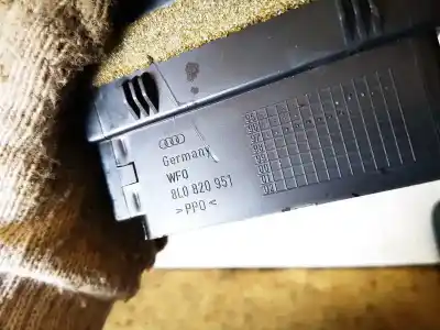Автозапчастина б/у аераційна решіта для audi a3 (8l1) 1.6 посилання на oem iam 8l0820951  