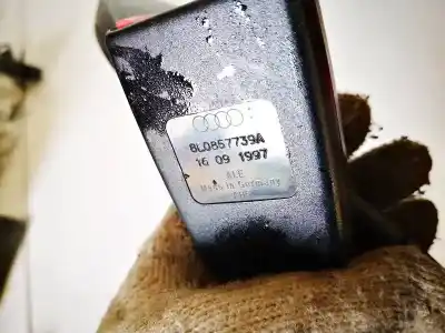 Автозапчастина б/у центральний задній гачок для audi a3 (8l1) 1.6 посилання на oem iam 8l0857739a  