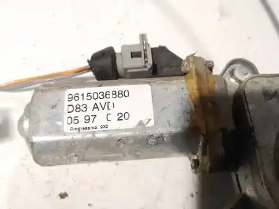 Peça sobressalente para automóvel em segunda mão motor elevador vidro dianteiro direito por peugeot 406 (8b) 1.9 td referências oem iam 9615036880