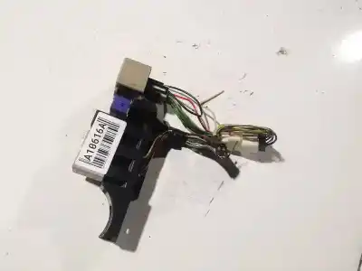 Peça sobressalente para automóvel em segunda mão caixa de fusíveis e relés por toyota avensis (_t25_) 2.2 d-cat (adt251_) referências oem iam 