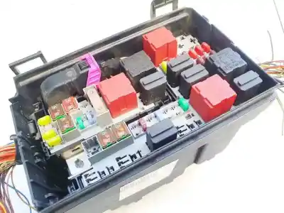 Peça sobressalente para automóvel em segunda mão caixa de fusíveis e relés por opel corsa d (s07) 1.3 cdti (l08, l68) referências oem iam   