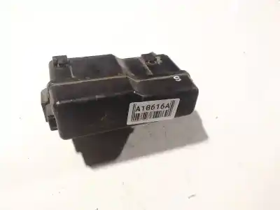 Peça sobressalente para automóvel em segunda mão caixa de fusíveis e relés por toyota avensis (_t25_) 2.2 d-cat (adt251_) referências oem iam 
