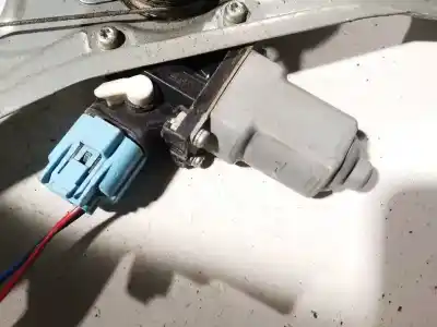 Second-hand car spare part right front window motor for opel corsa a fastback (s83) 1.2 i (f08, m08, f68, m68) oem iam references 1061190   Second-hand car spare part right front window motor for opel corsa a fastback (s83) 1.2 i (f08, m08, f68, m68) oem iam references 1061190