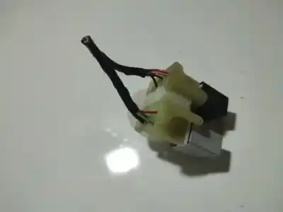 Peça sobressalente para automóvel em segunda mão caixa de fusíveis e relés por toyota avensis (_t25_) 2.2 d-cat (adt251_) referências oem iam 90080