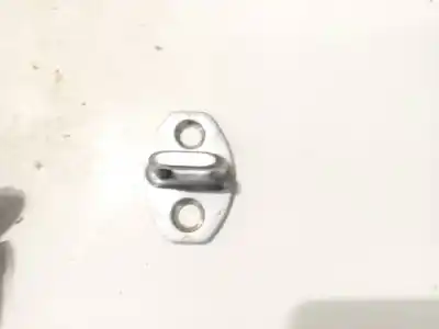 Pezzo di ricambio per auto di seconda mano Plastiche per VOLKSWAGEN PASSAT B5.5 (3B3) 1.9 TDI Riferimenti OEM IAM 3B0837033J  
