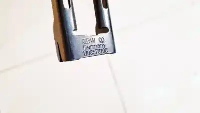 Pezzo di ricambio per auto di seconda mano gancio cintura anteriore sinistro per volkswagen golf iv (1j1) 1.9 sdi riferimenti oem iam 1j0857819c  