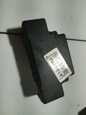 Pezzo di ricambio per auto di seconda mano scatola relè/fusibili per opel astra h (a04) 1.9 cdti (l48) riferimenti oem iam 74338300