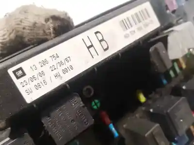Peça sobressalente para automóvel em segunda mão caixa de fusíveis e relés por opel zafira / zafira family b (a05) 1.9 cdti (m75) referências oem iam 13206754  