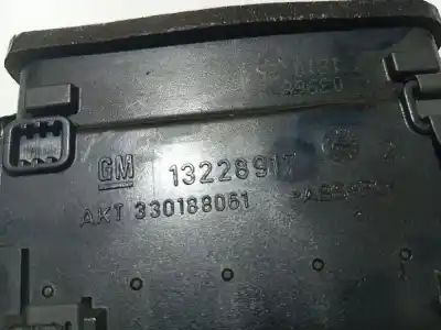 Pezzo di ricambio per auto di seconda mano griglia di aerazione per opel astra h (a04) 1.7 cdti (l48) riferimenti oem iam 13228917  330188051