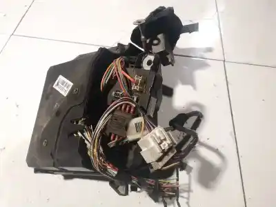 Peça sobressalente para automóvel em segunda mão caixa de fusíveis e relés por renault scénic ii (jm0/1_) 1.5 dci (jm0f) referências oem iam   