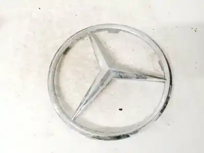 Pezzo di ricambio per auto di seconda mano EMBLEMA per MERCEDES-BENZ ML, W164 2005.06 - 2009.07 ML 320 CDI 4-MATIC (164.122) 165KW 2005.07 - 2009.07 Riferimenti OEM IAM A2518880086  