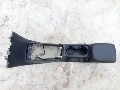 Pièce détachée automobile d'occasion accoudoir central pour volvo v50 (545) 2.0 d références oem iam 8687408