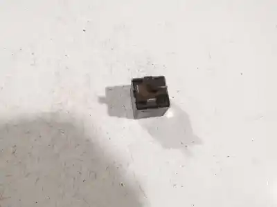 Second-hand car spare part relay for skoda superb ii (3t4) 1.9 tdi oem iam references 8d0951253a  v23134b52x301