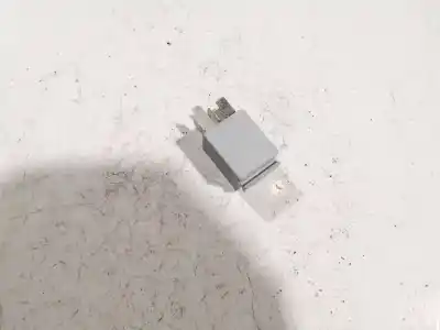 Second-hand car spare part relay for skoda superb ii (3t4) 1.9 tdi oem iam references 1k0951253  v23374a1601x004