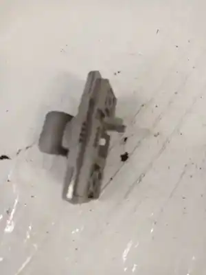 Pezzo di ricambio per auto di seconda mano plastica per opel kadett e fastback (t85) 1.4 s (c08, c48, d08, d48) riferimenti oem iam 3d0857561d  3d0857561d