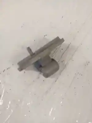 Pezzo di ricambio per auto di seconda mano plastica per opel kadett e fastback (t85) 1.4 s (c08, c48, d08, d48) riferimenti oem iam 3d0857561d  3d0857561d