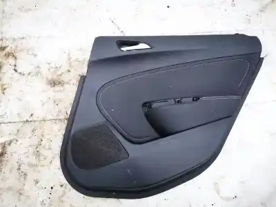 Peça sobressalente para automóvel em segunda mão forra / revestimento da porta traseira direita por opel astra j (p10) 1.7 cdti (68) referências oem iam 13258736