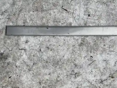 Peça sobressalente para automóvel em segunda mão plásticos por opel zafira b 1.9 cdti referências oem iam 13137774