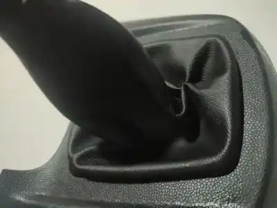 Peça sobressalente para automóvel em segunda mão forra da alavanca de velocidades por ford fiesta vi (cb1, ccn) 1.4 tdci referências oem iam 8a61a044h83a0w  8a61-a044h83-a0w