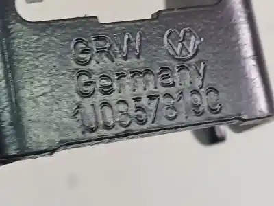 Автозапчасти б/у крюк для ремня передний правый за volkswagen golf iv (1j1) 1.9 sdi ссылки oem iam 1j0857819c  1j0857819c